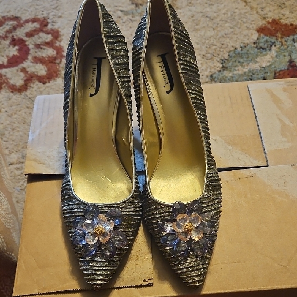 Elegant Heels with Floral Embellishment